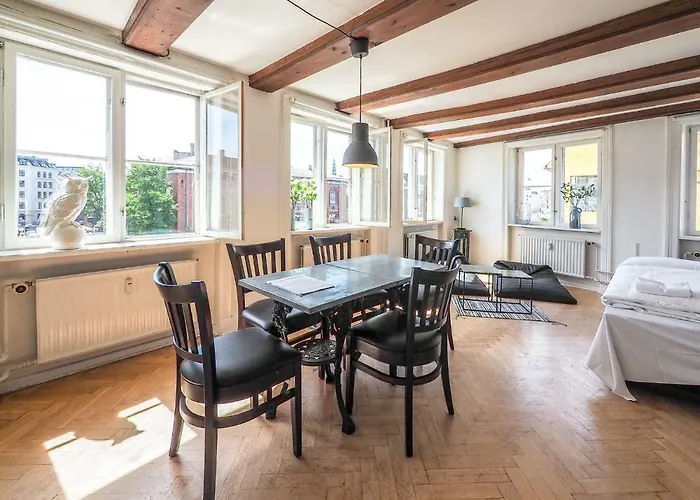 Authentic Copenhagen Apartment By Nyhavn