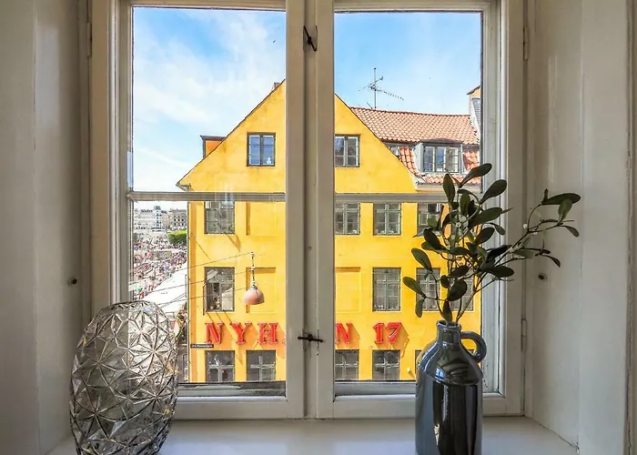 Authentic Copenhagen Apartment By Nyhavn